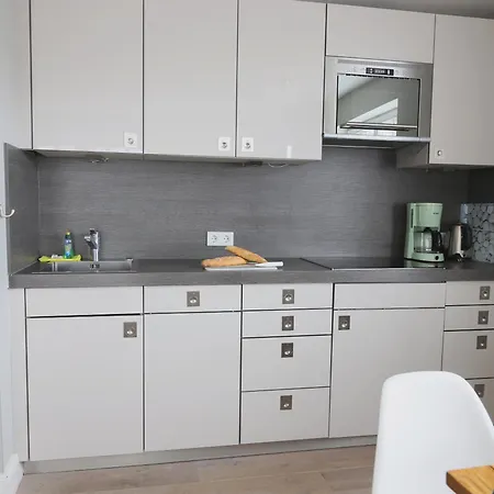 Berthin-bleeg-str. 1, W3 *